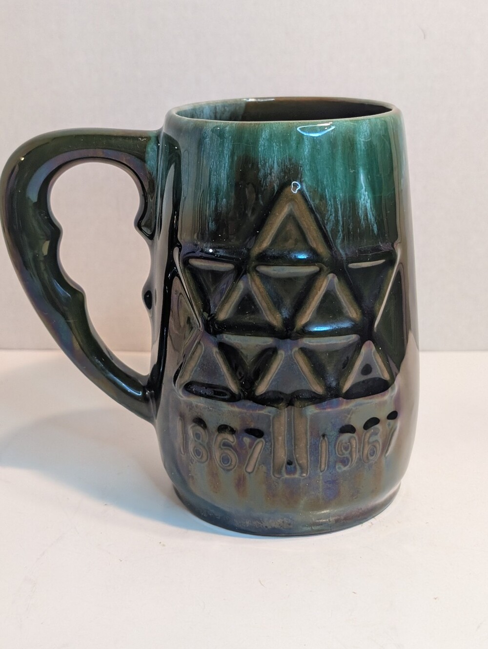 VINTAGE BLUE MOUNTAIN POTTERY CANADA CENTENNIAL  1867-1967 MUG.